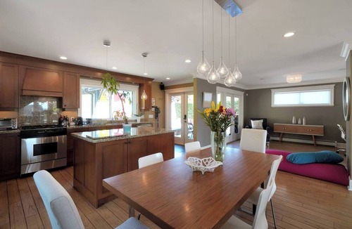Ambleside House | Family Home: Hot Tub/Beach/Ski/Cruise Ship/Stanley Park/Capilano Bridge/Whistler