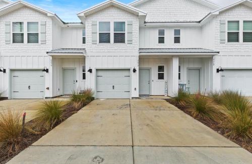 Orange Beach House | Family home near boat launches, beaches, and The Wharf! King bed and pet friendly