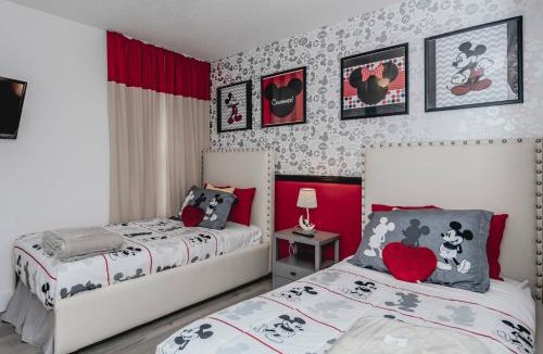 Lake Berkley House | Family Resort Pool Home Near Disney