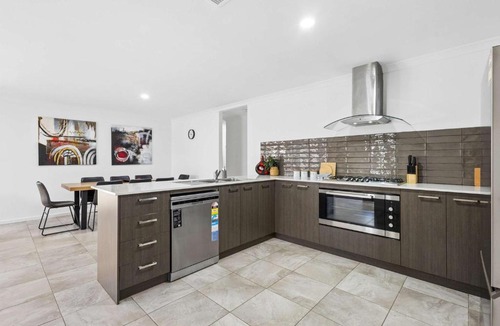Brabham House | Family Retreat Near Swan Valley and Wildlife Park