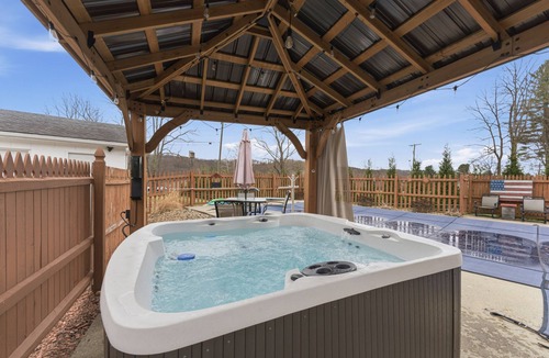Logan House | Family Retreat: Pool, Hot Tub, Sauna, Pickleball, Camp, RV Parking & Outdoor Fun