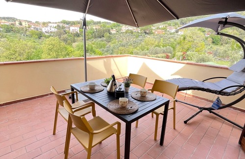 Santa Luce Apartment | Family room