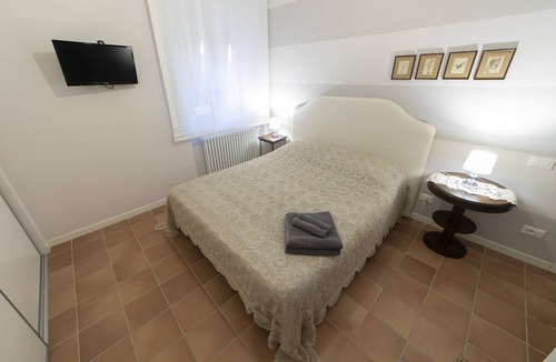 Livorno House | Family room with 2 double or twin rooms near the port and the Venice district.