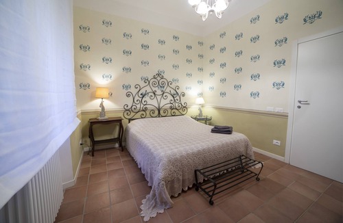 Livorno House | Family room with 2 double or twin rooms near the port and the Venice district.