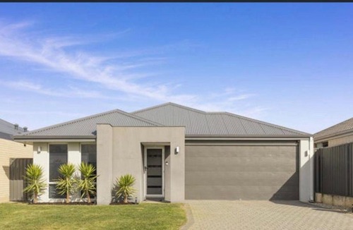 Brabham House | Family Stay Near Wineries & Cuddly Animal Farm
