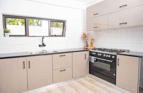 Parkwood House | Fantastic 2-bedroom house in cool Johannesburg neighborhood