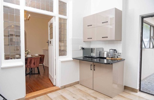 Parkwood House | Fantastic 2-bedroom house in cool Johannesburg neighborhood