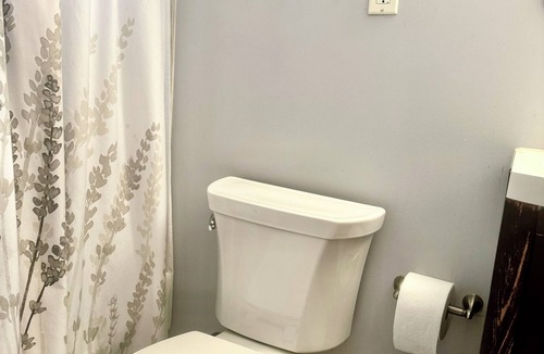 Rockville House | Fantastic Bedroom in Rockville, NIH/NCI/NIAID - 25 min Washington DC