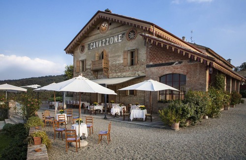 Viano Apartment | Farmhouse in Reggiano with Scenic Garden