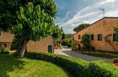 Toiano House | Farmhouse in the heart of Tuscany, in the magnificent scenery of the countryside
