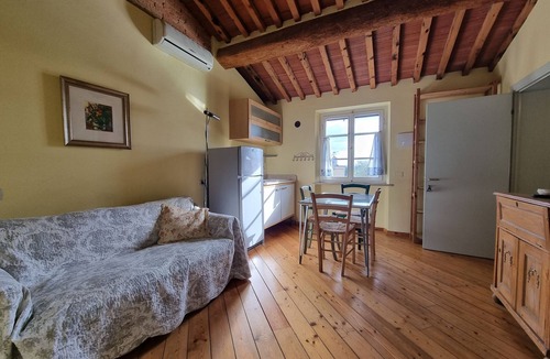Montecastello House | Farmhouse in Tuscany with Pool near Montecastello