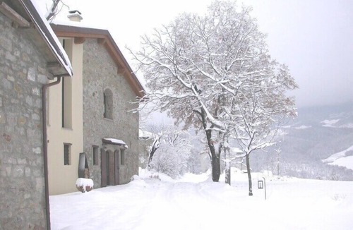 Lizzano in Belvedere House | Farmhouse in Imola with Pool & Waterfalls Nearby