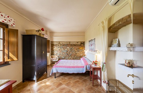 Morrona House | FARMHOUSE PISA HILLS-APT. PAPAVERO. PRIVATE OUTDOOR AREA. POOL & JACUZZI.