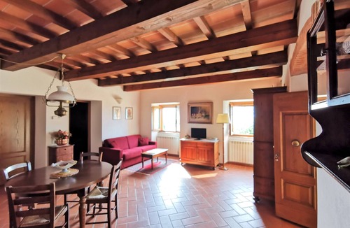 Poppi House | Fattoria di Belvedere apartment Il Leccio overlooking the Castle of Poppi