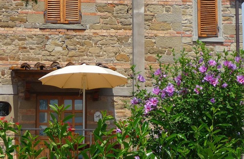 Pratovecchio House | Fichtenhaus mit Schwimmbad zwischen Florenz und by Interhome