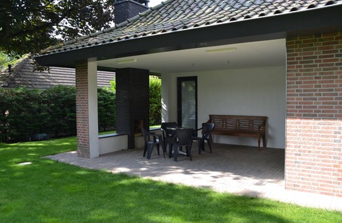 Zwaag Apartment | Fiddlers Hoorn Guest House in cozy village