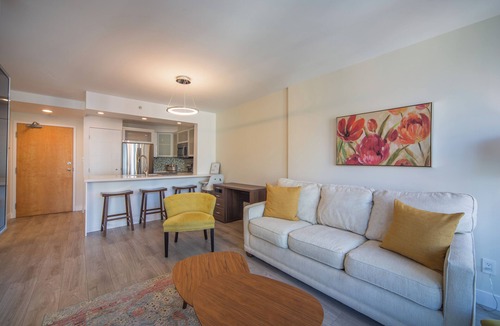 Coal Harbour Condo | ⚽ Major international sporting event | Furnished Coal Harbour Condo | Parking Included