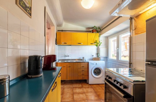 Prato Apartment | Firenzuola9 Free Parking 25 minutes from Florence