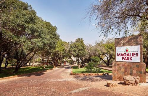 Hartbeespoort Hotel | First Group Magalies Park