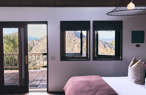 Malibu Cabin | FIVE MINUTES TO CALAMIGOS RANCH AND CEILO FARMS MOUNTAIN AND OCEAN VIEWS