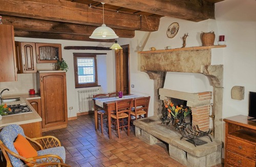 Pratovecchio Apartment | Flat in a historic stone house