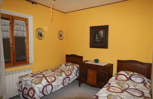 Morro d'Alba Other | Flat with shared garden and pool