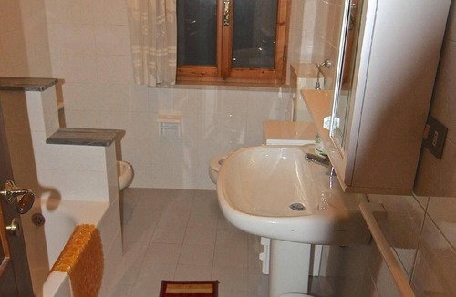 Morro d'Alba Other | Flat with shared garden and pool