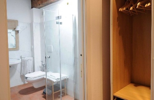Caldine House | Florence Countryside Newly Restored Hayloft with Swimpool