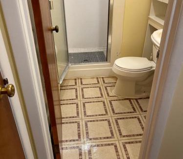 Silver Spring House | Flower Avenue Hosting - Private Suite with De Luxe King Size Bed - 77 per Night 1st guest - 59 2nd guest - 52 each third & 4th guests