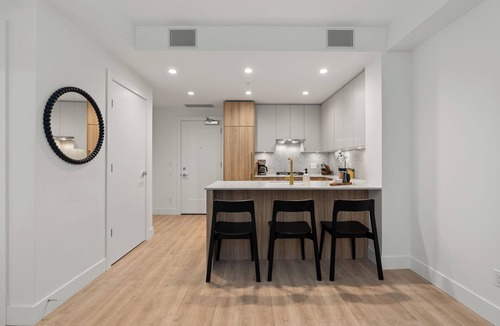 Lynn Valley Apartment | Forest Retreat - Fully Furnished 1 bedroom in Lynn Valley