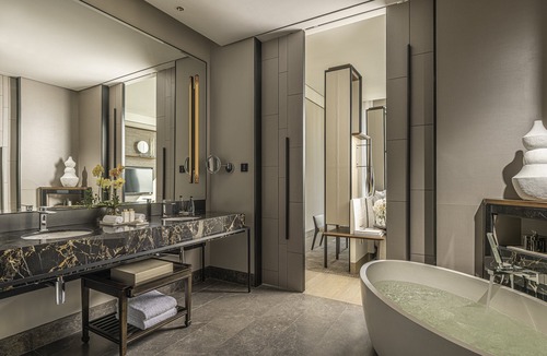 Yan Nawa Hotel | Four Seasons Hotel Bangkok at Chao Phraya River