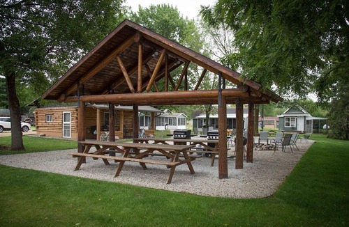 Buffalo City Cabin | Fox Cabin #3 Near Mississippi River & Trails