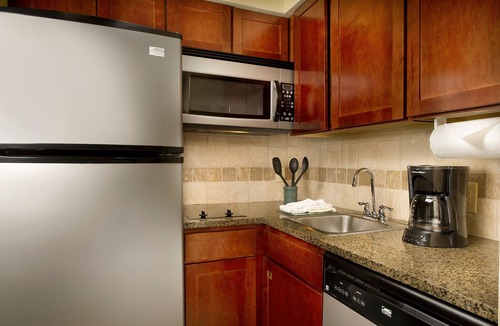 Linthicum Heights Apartment | Free Breakfast. Outdoor Pool. Studio Near the BWI Airport!