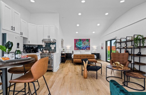 Flagler Village Villa | Freedom House Urban Oasis Eclectic Retreat Fort Lauderdale FL SLEEPS 25!