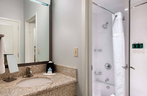 Middletown Hotel | Fresh Stay Near Cliff Walk | Pets Are Welcome & Free Parking!