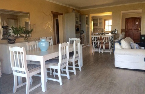 Betty's Bay House | FULLY EQUIPPED SEA FRONT HOLIDAY HOUSE Ground floor Fireplace, Braai area
