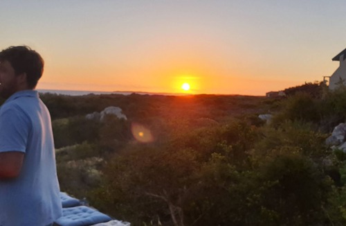 Betty's Bay House | FULLY EQUIPPED SEA FRONT HOLIDAY HOUSE Ground floor Fireplace, Braai area