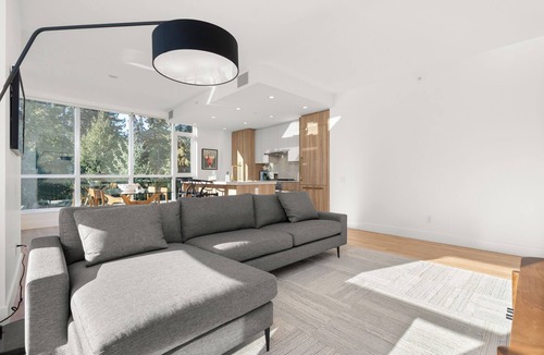 Lynn Valley Condo | Fully Furnished Luxury 2Bd & Den Corner Unit in the Forest of North Vancouver