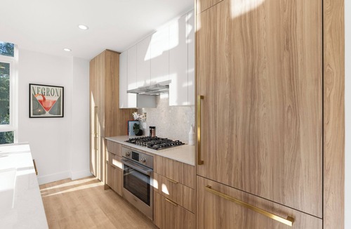 Lynn Valley Condo | Fully Furnished Luxury 2Bd & Den Corner Unit in the Forest of North Vancouver