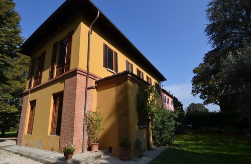 Faenza House | furry frinds with family home