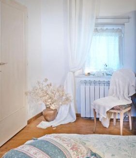 Pistoia House | Gabriella's Romantic Cottage