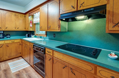 Olin House | Game Nights, BBQs & Family Fun: Union Grove Escape