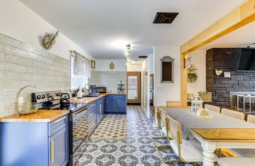 Mountainhome House | Game Room & Hot Tub! Cresco Family Home