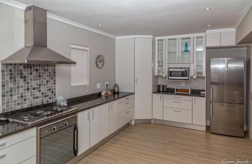 Gansbaai House | Gansbaai Seafront Holiday House: Ons C-Huis