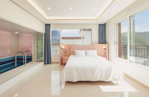Gapyeong House | Gapyeong Laonjena Pool Villa