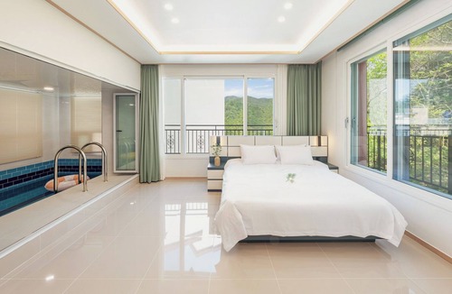 Gapyeong House | Gapyeong Laonjena Pool Villa