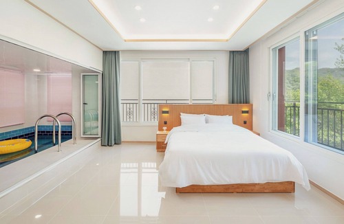 Gapyeong House | Gapyeong Laonjena Pool Villa