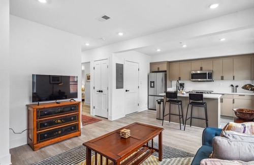 Brookland Bed & Breakfast | Garden & City Skyline View Home in Brookland!