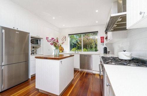 Pialligo House | Garden Precinct 3BR, Walking distance to Airport