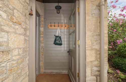 Fifield Cottage | GARDENERS COTTAGE, pet friendly in Milton-Under-Wychwood